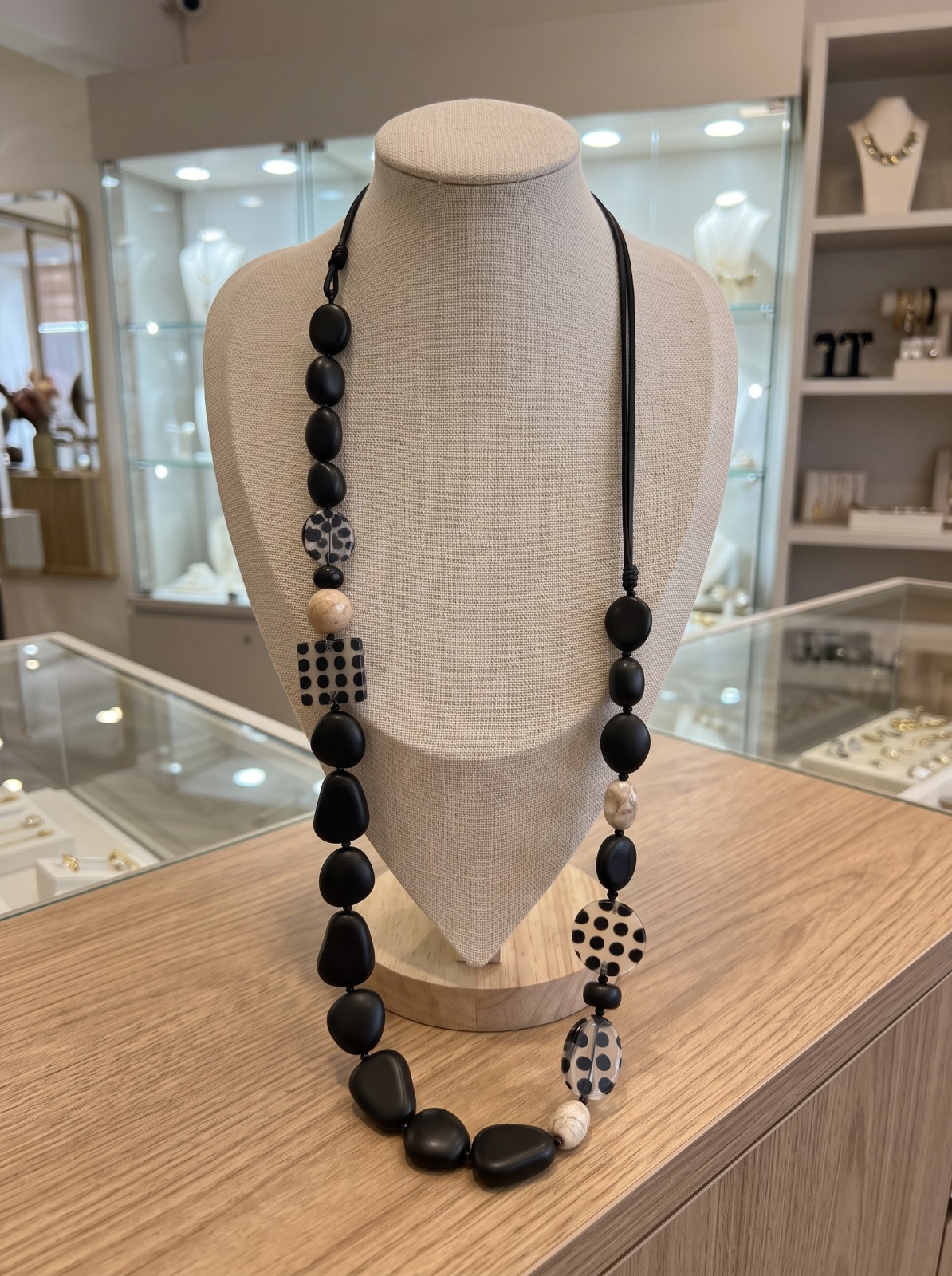 Collar Elegancia Gráfica