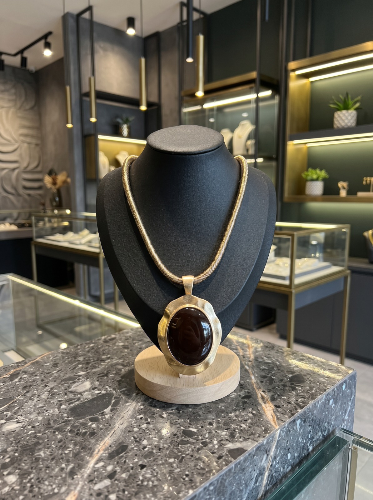 Collar Dorado Elegante